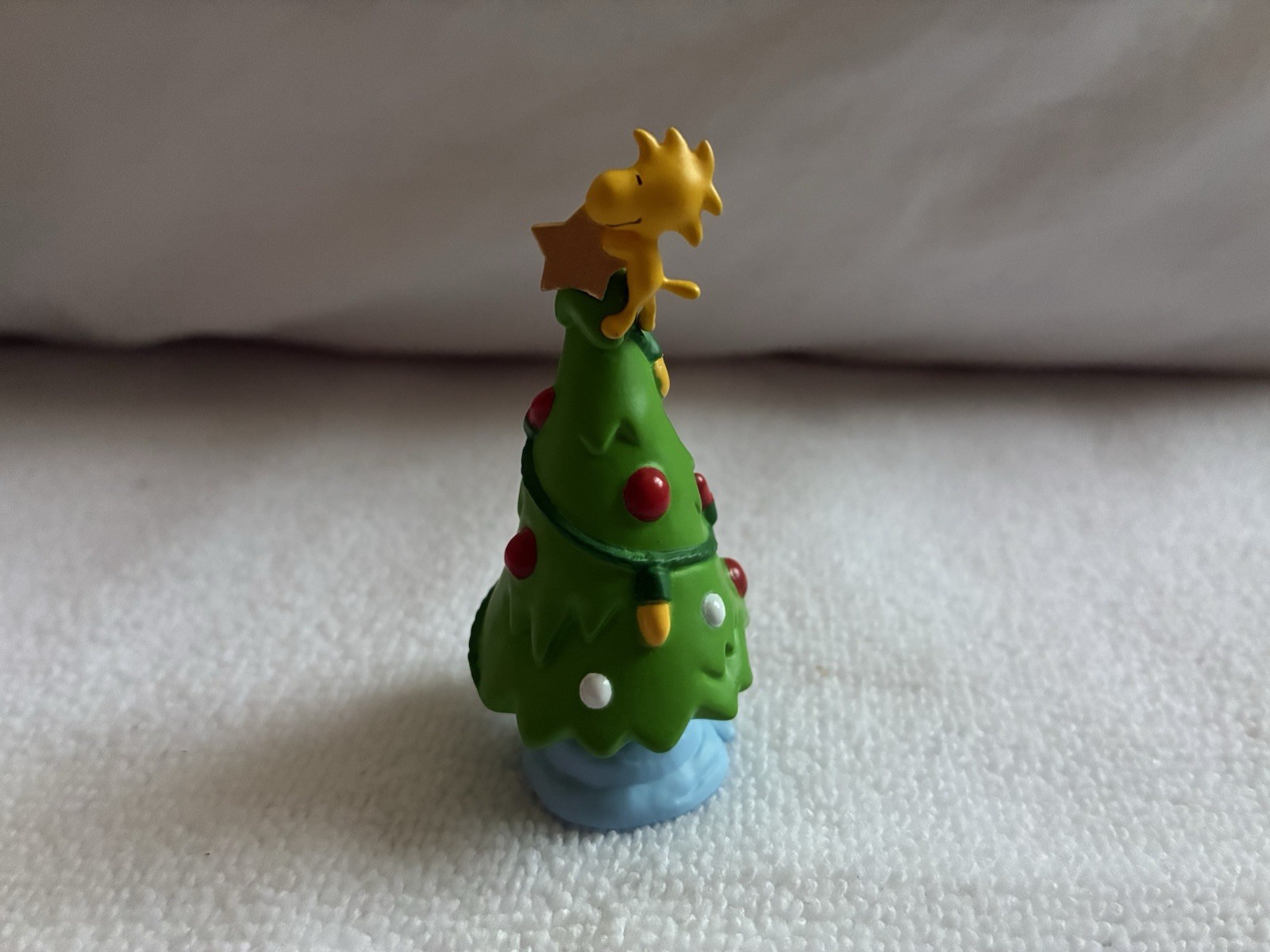 PEANUTS Decking The Tree Woodstock 2015 Hallmark Keepsake Ornament