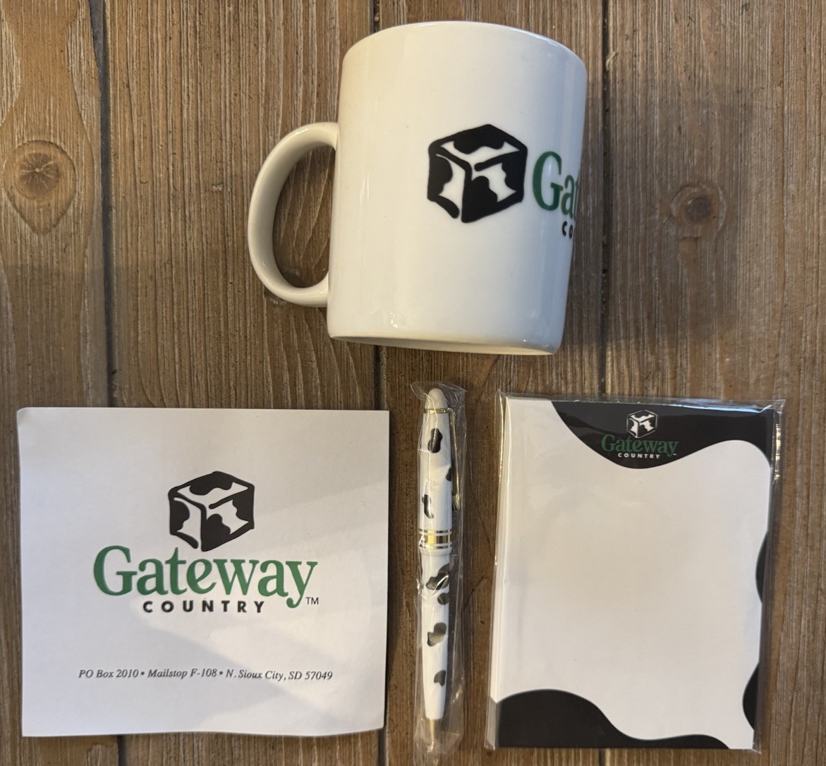 RARE Vintage Gateway Country Coffee Mug Computers Y2K Cyber Cows 90’s pen & pad RARE Vintage Gateway Country Coffee Mug Computers Y2K Cyber Cows 90’s pen & pad