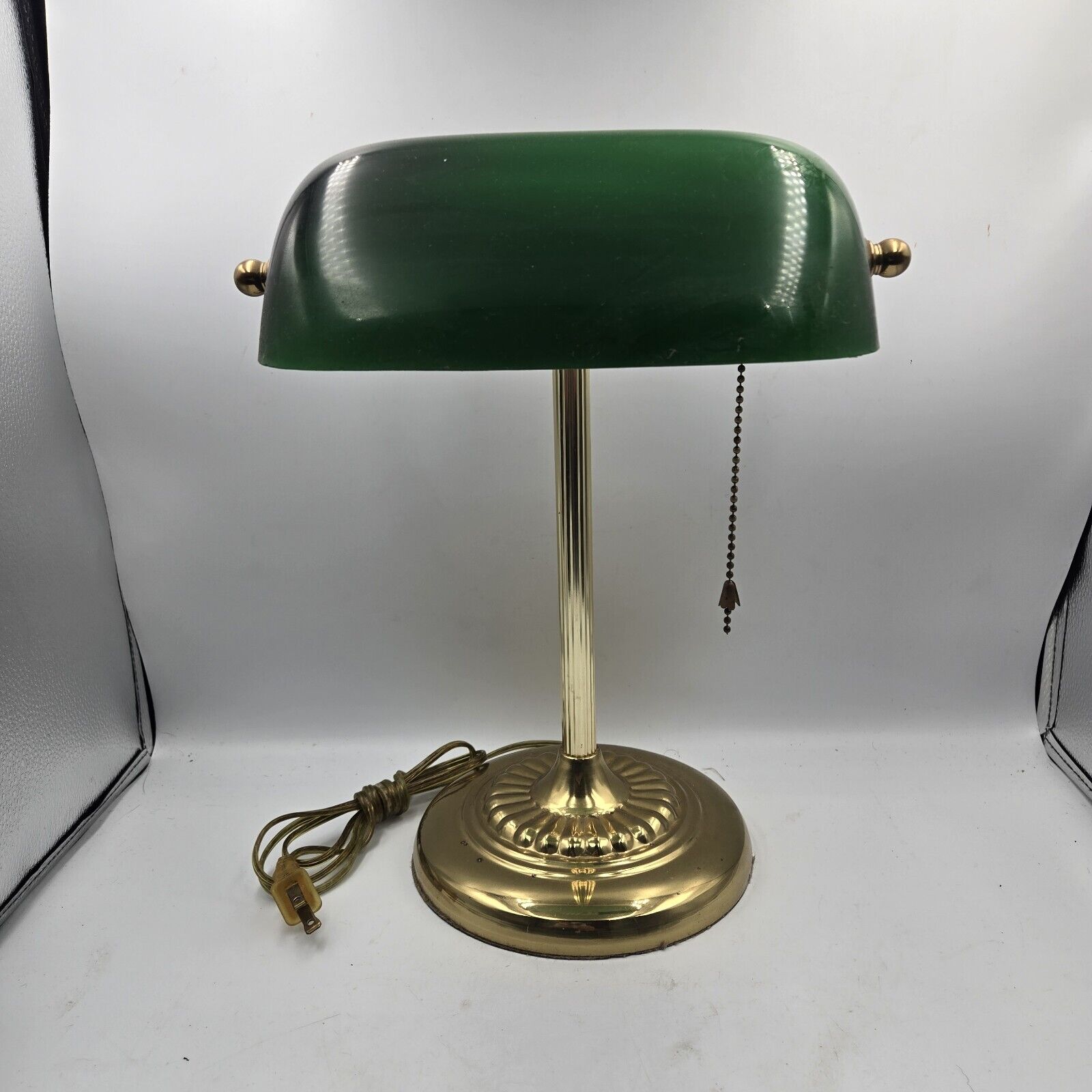 VINTAGE BRASS GREEN EMERALD GLASS SHADE BANKERS DESK TABLE LAMP Pull-Chain 