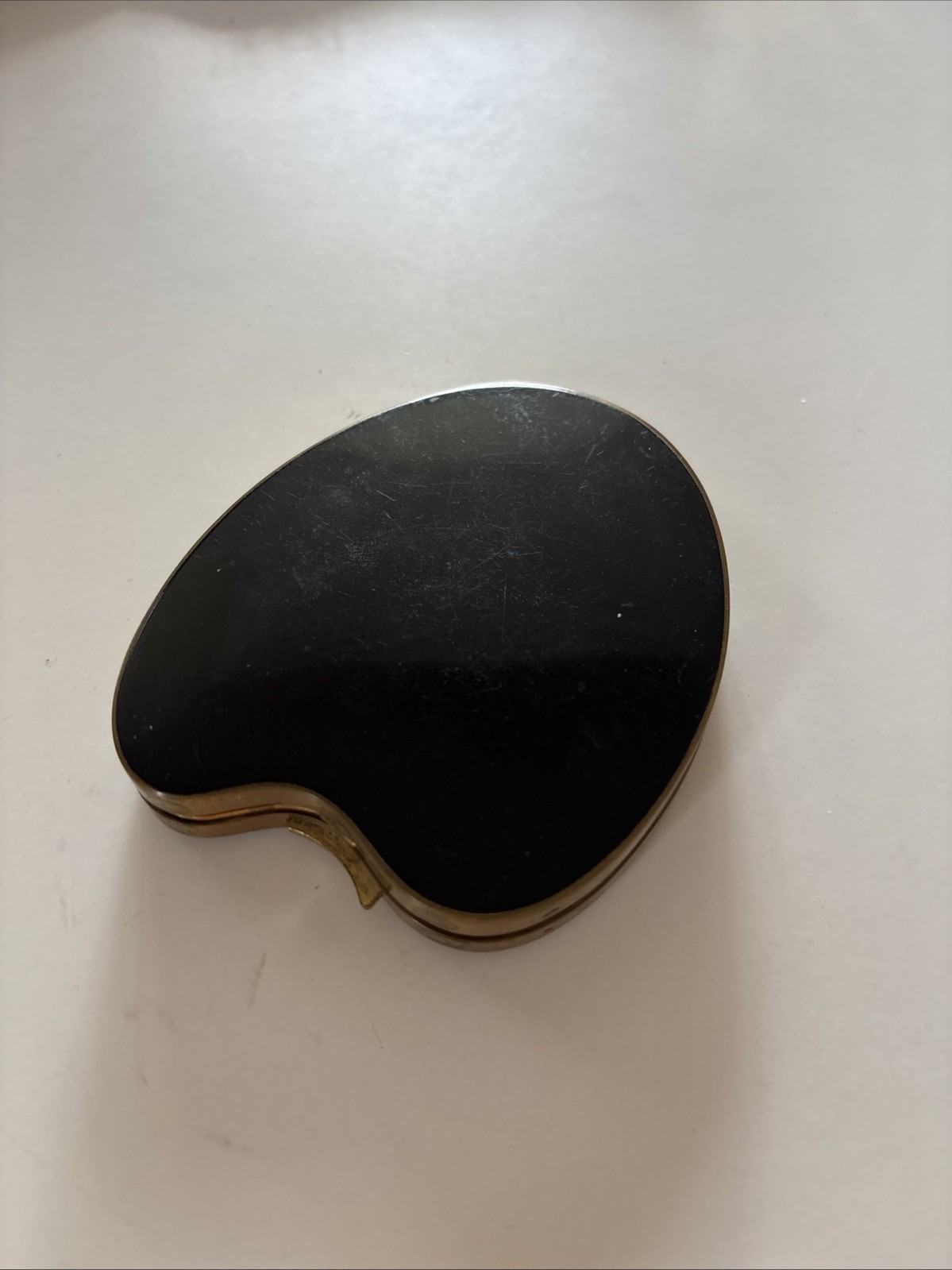 Vintange VOLUPTÉ Boomerang MCM COMPACT Case EUC Vintange VOLUPTÉ Boomerang MCM COMPACT Case EUC