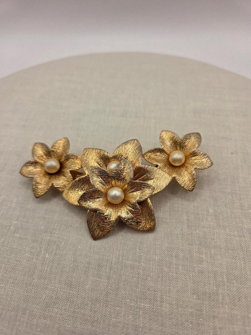 Vintage Signed Sarah Coventry Lotus Blossom Textured Gold & Pearl Statement Pin