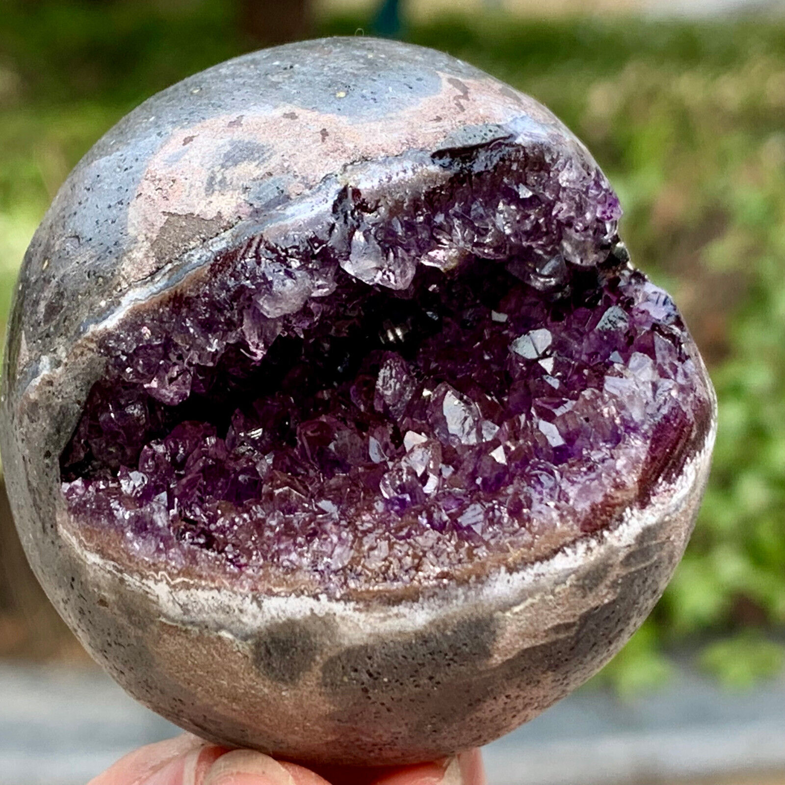 154G Natural Uruguayan Amethyst Quartz crystal open smile ball therapy