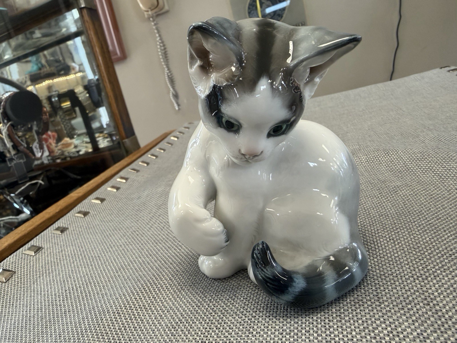 Vtg Rosenthal Kitten W/Raised Paw 1950’s Purrrfect