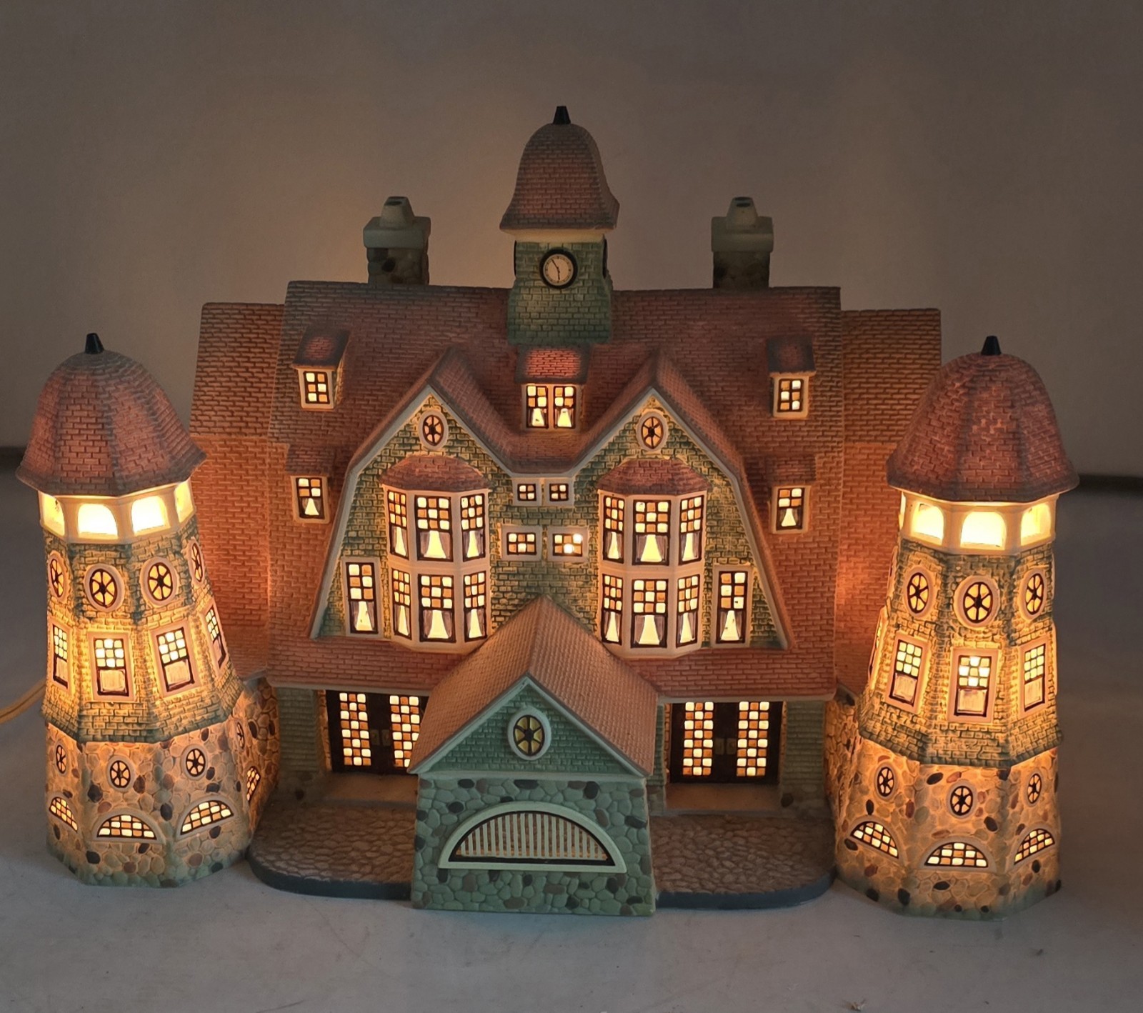 Dept. 56 Seasons Bay #53300 \'Grandview Shores Hotel\' Vintage 1998 First Edition