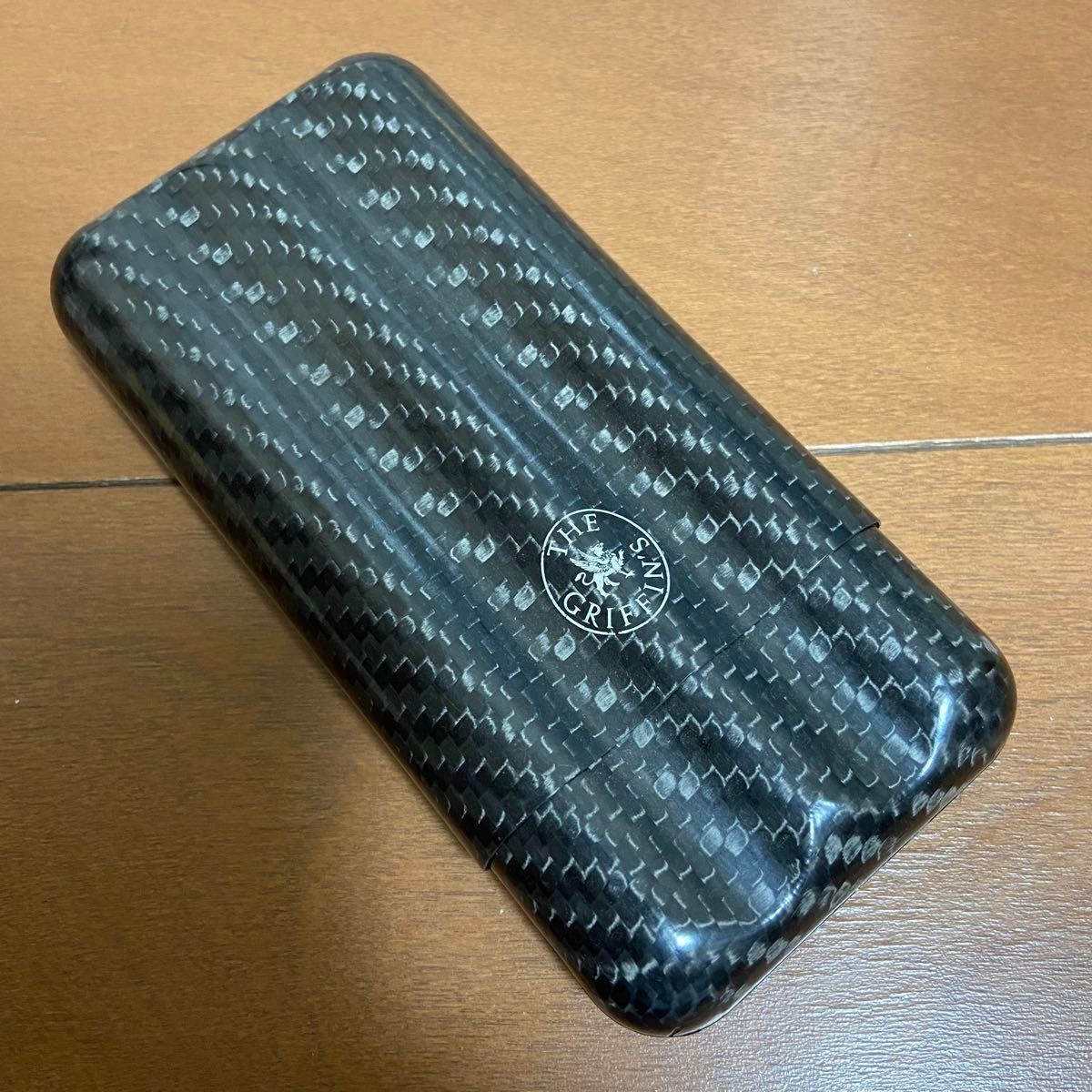 The Griffin\'s Carbon Cigar Case