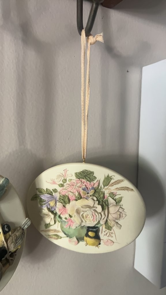 Vintage 1997 Marjolein Bastin Hanging Plaque with Floral Design