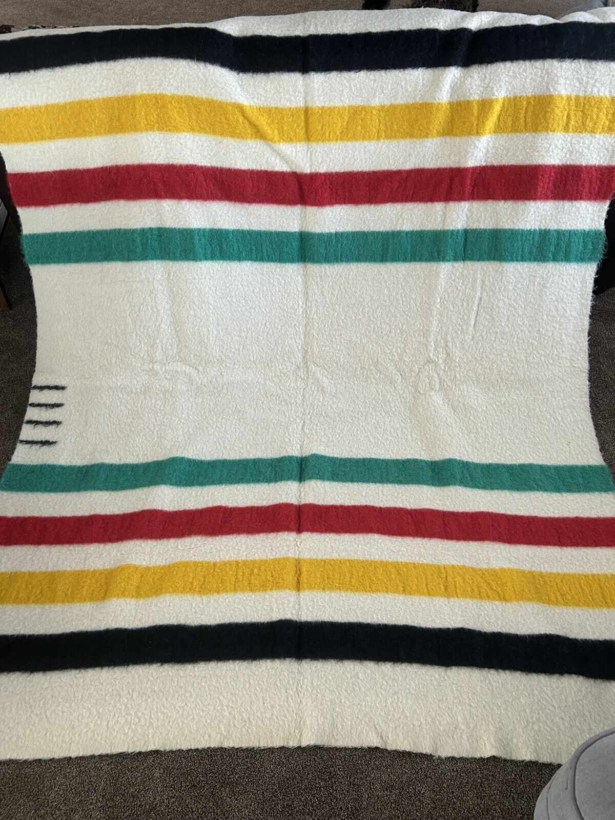 RARE Hudson's Bay 4 Point Wool Blanket with RED Label - Scroll B, c1930