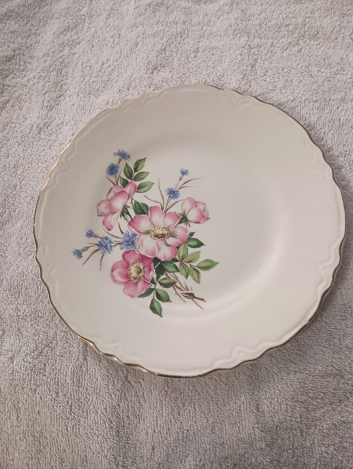 Vintage luncheon plate flower pattern