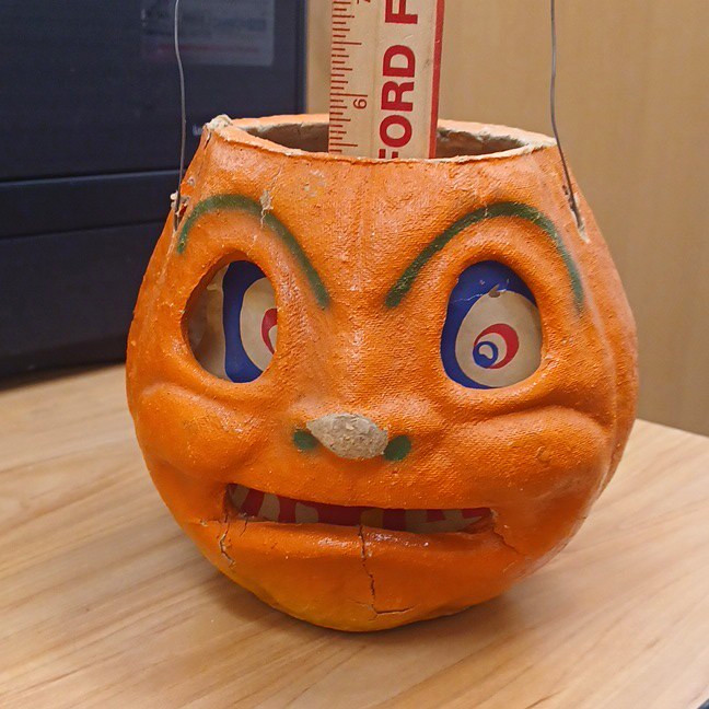 Vintage 1930-50, Paper Mache, Halloween Jack-o\'-Lantern Candy Bucket.