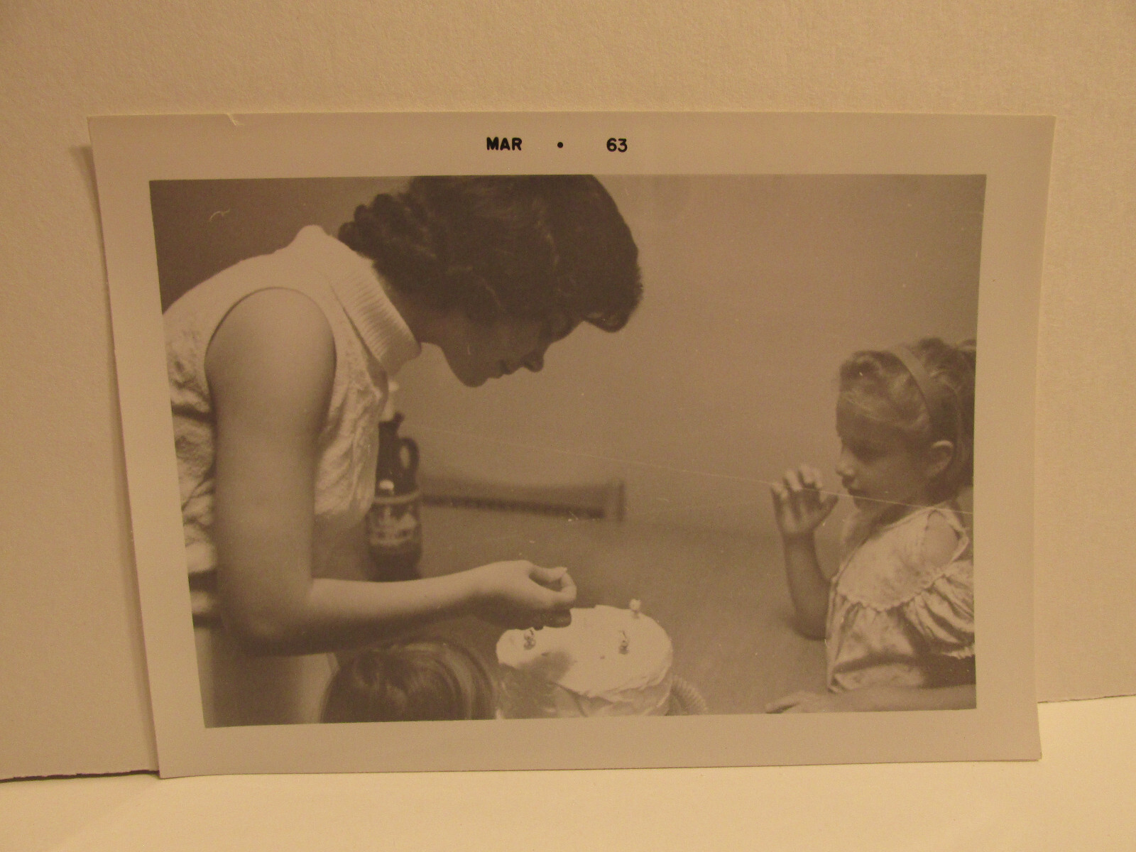 VINTAGE FOUND PHOTOGRAPH B&W ART OLD PHOTO 1960S MOM BLONDE GIRL BIRTHDAY CAKE