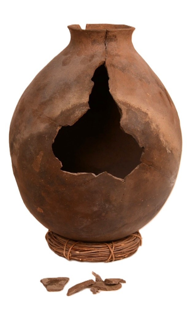 Historic California Pottery Jar - Damaged  17th to 19th century  14\