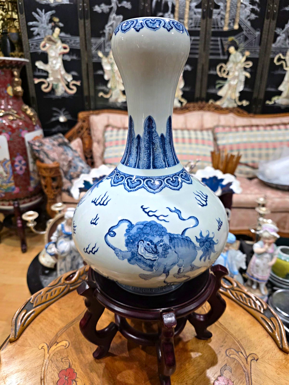 Stunning Chinese Blue & White Porcelain Guardian Lion Vase with Wooden Stand