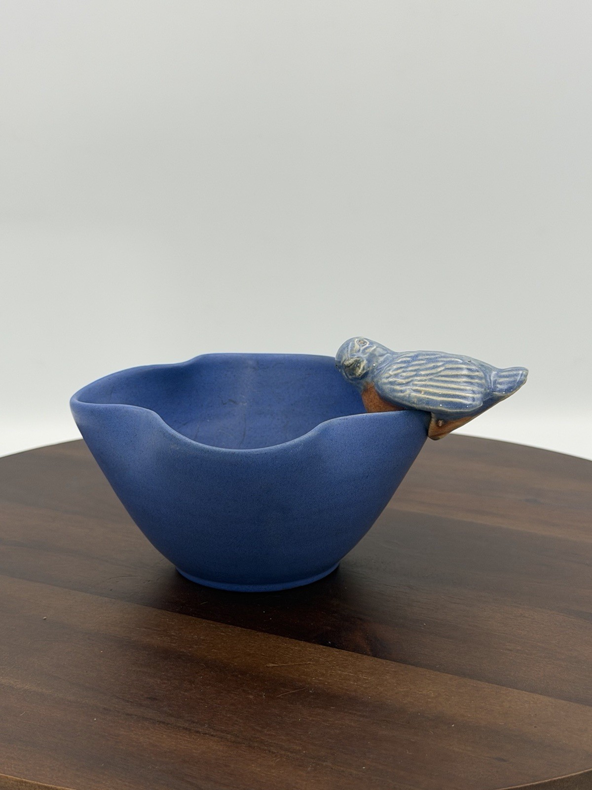 Rosemeade Pottery Songbird Bluebird Cup Sitter Notched Figurine w/ bowl- Callout