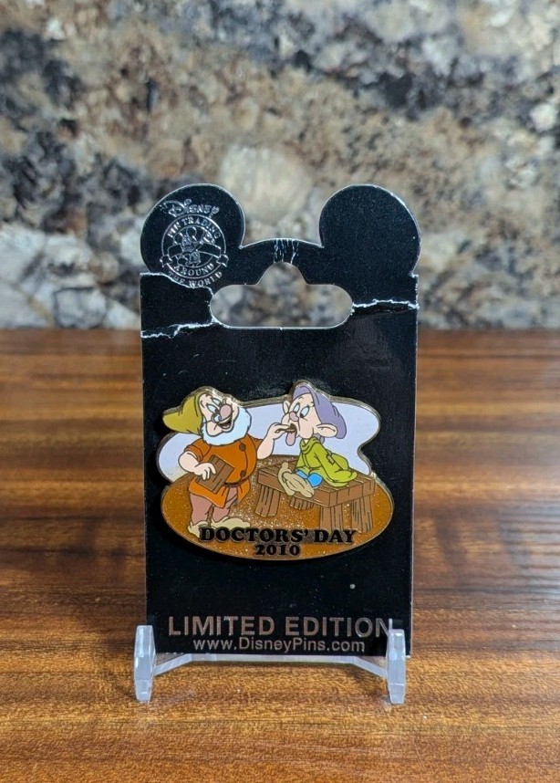 Rare Disney Pin Trading Doctor\'s Day 2010 Seven Dwarves LE /1500 #75292 New