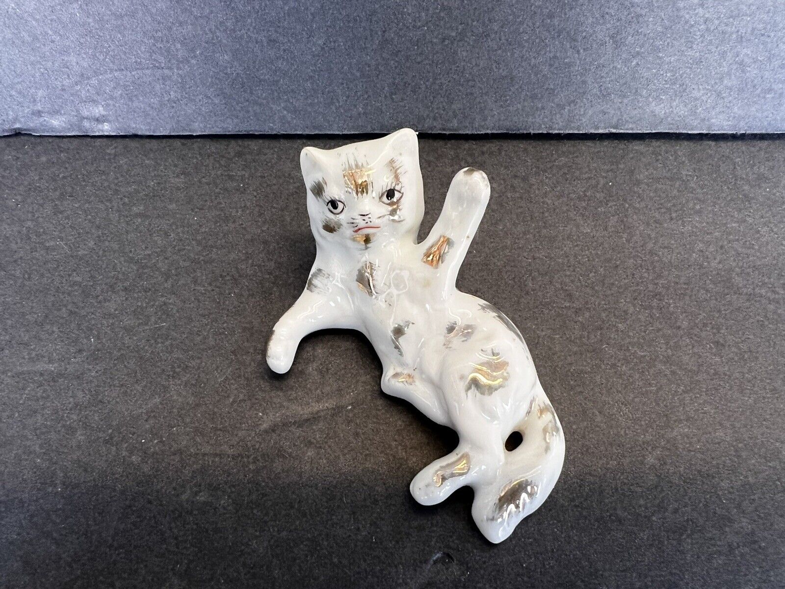 Vintage Japanese asian  Porcelain Kutani Playing Cat kitty  kitten Figurine 