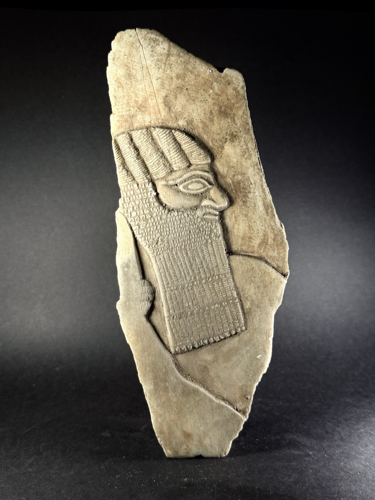 HUGE, ANCIENT ASSYYRIAN STONE CARVED FRAGMENT DEPICTING RULER CA 1300-900 BCE