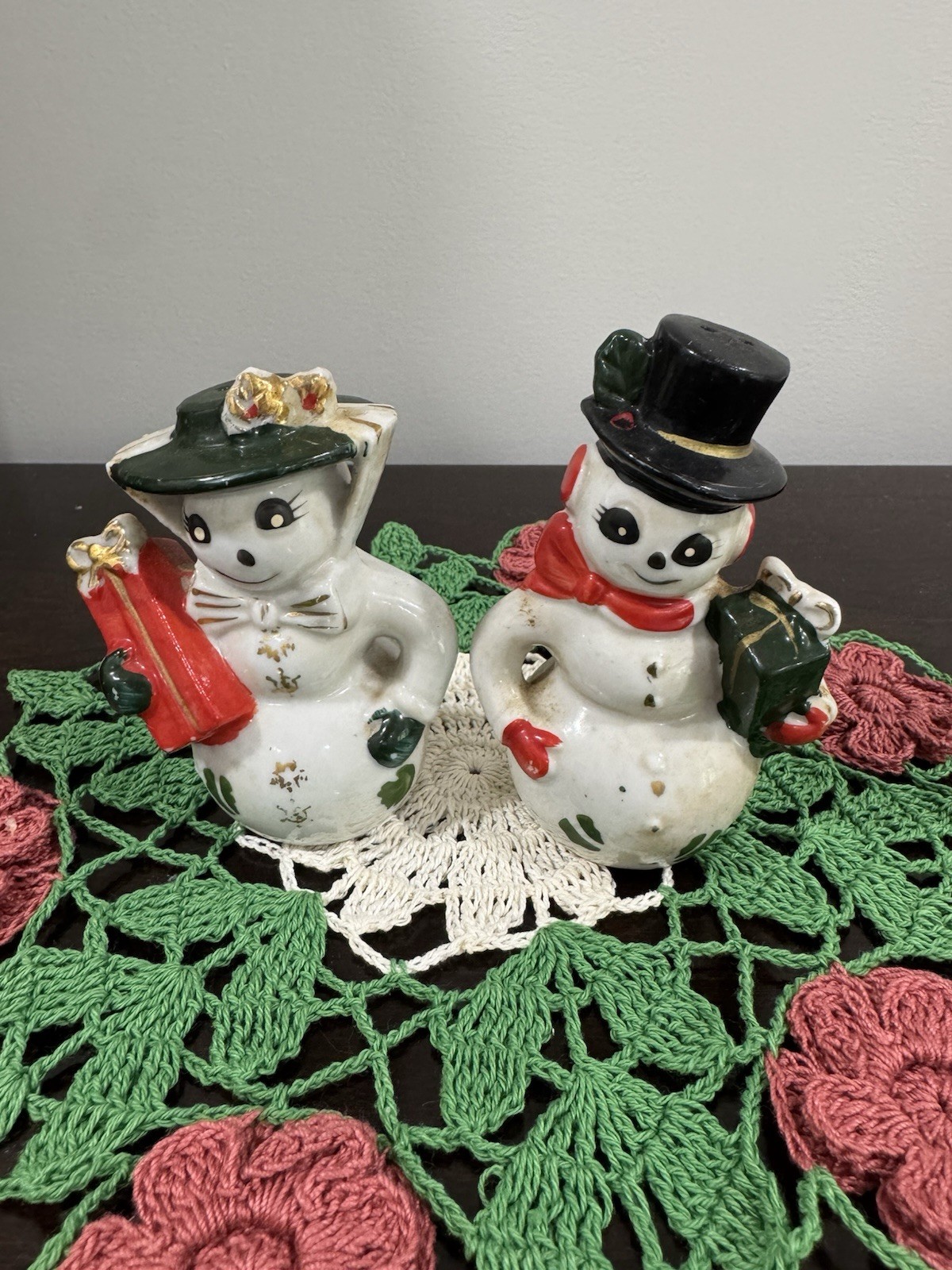 Vintage MCM Snowman couple Christmas Salt & pepper Shaker
