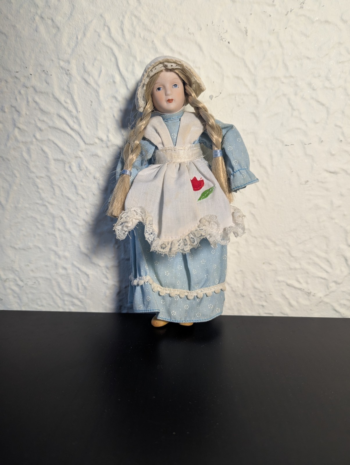 🇳🇱 Vintage Dutch Girl Porcelain /  Blue Floral Dress 🌷