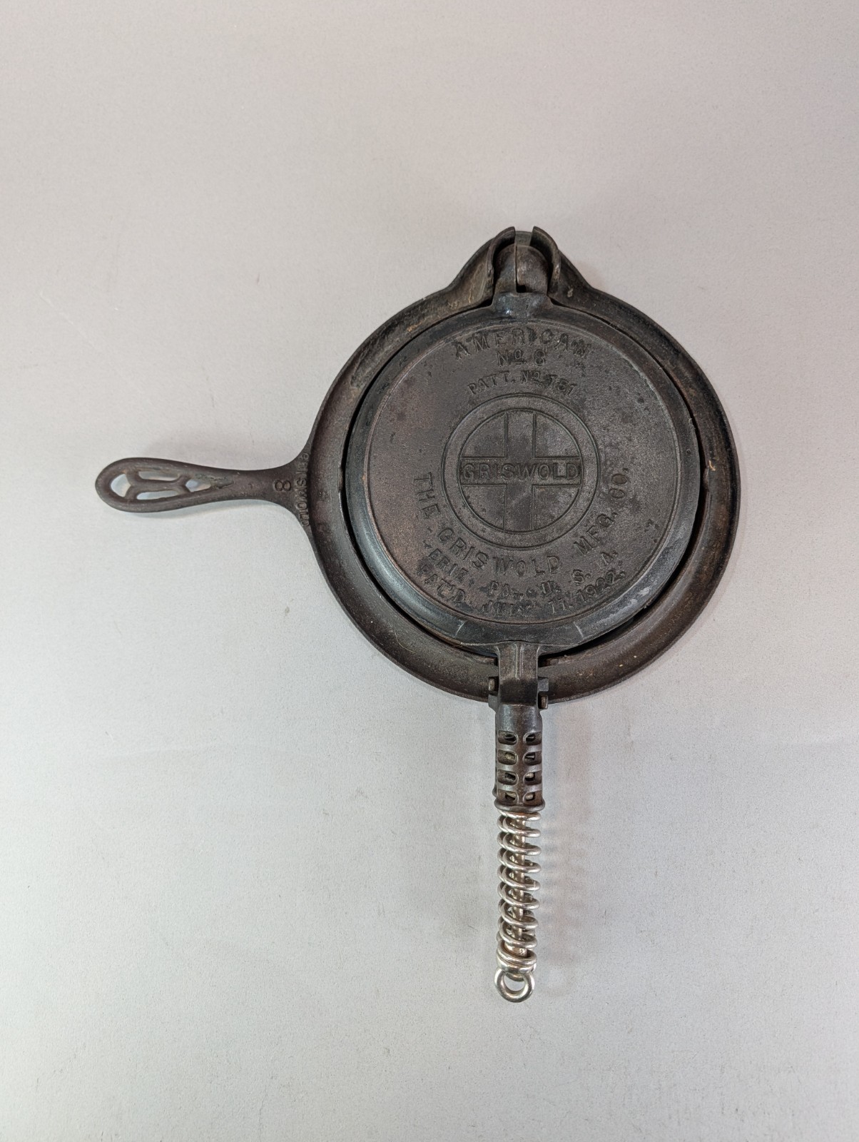 Vintage 1922 Griswold Waffle Iron No 8 Cast Iron Antique *READ*