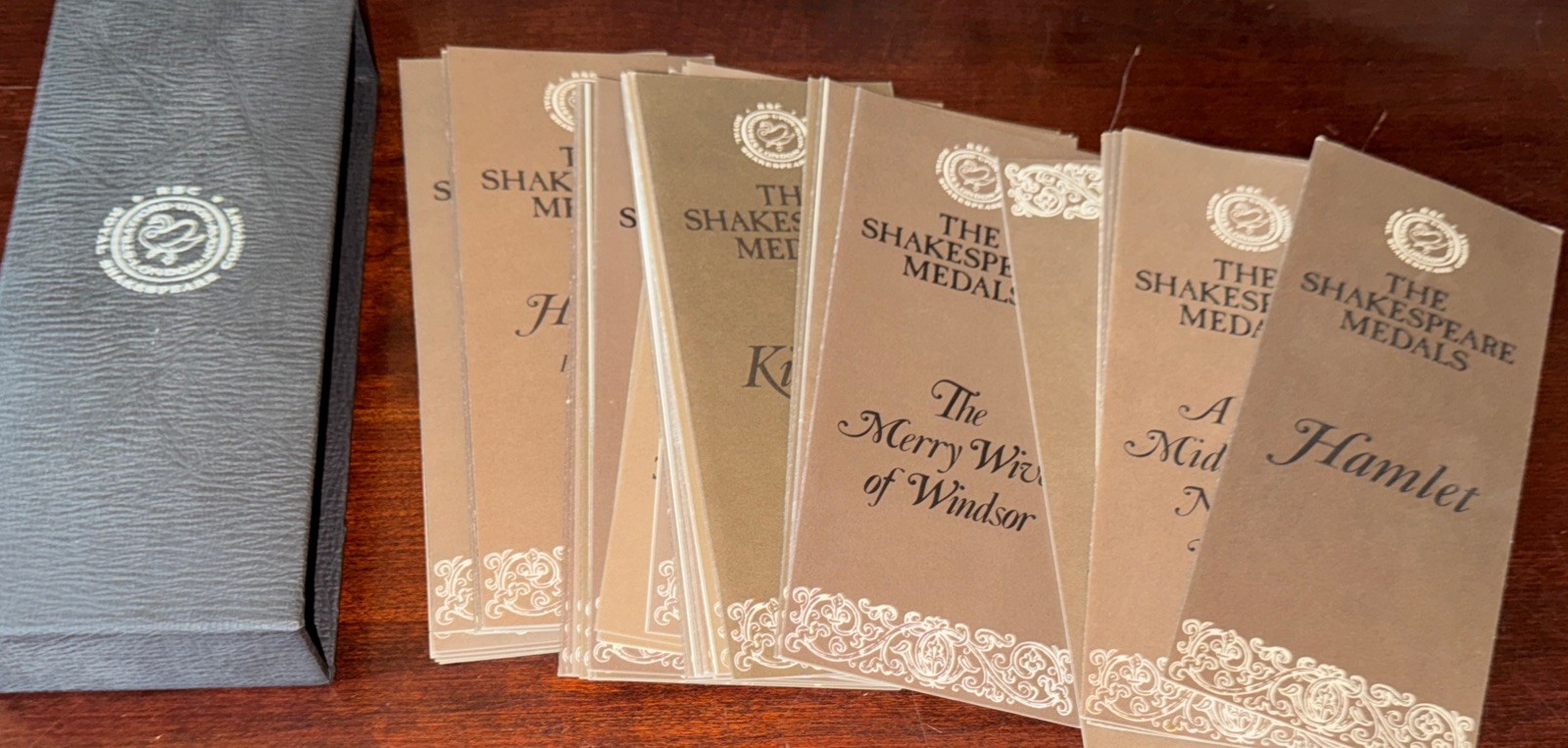 42 VINTAGE 1972 THE SHAKESPEARE MEDAL REFERENCE LITERATURE IN SLIPCASE