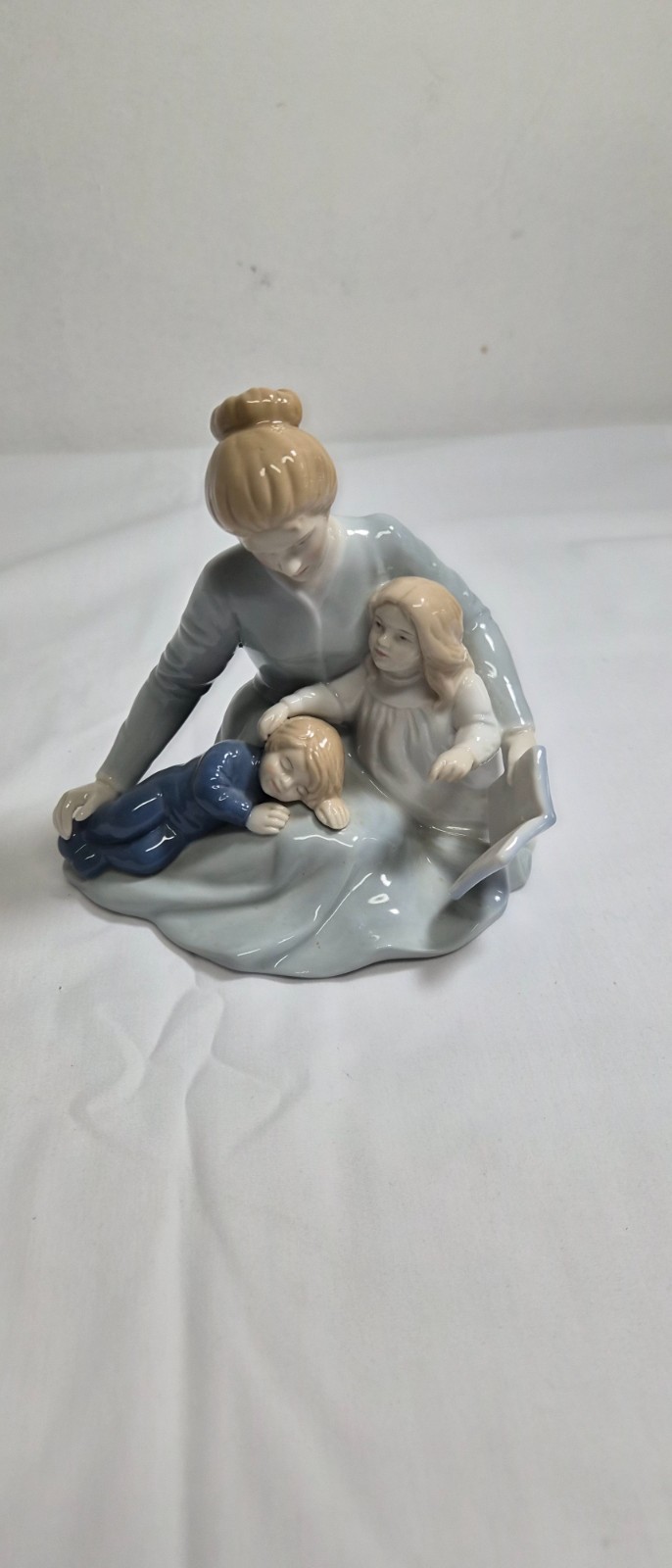 Vintage Avon A Mother\'s Touch Porcelain Figurine Retired Vintage Avon A Mother\'s Touch Porcelain Figurine Retired
