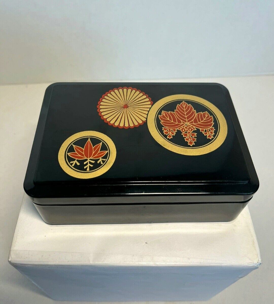Vintage Asian Black Lacquer Ware Lidded Box Mon Sasa Gosan Emblems Symbols 