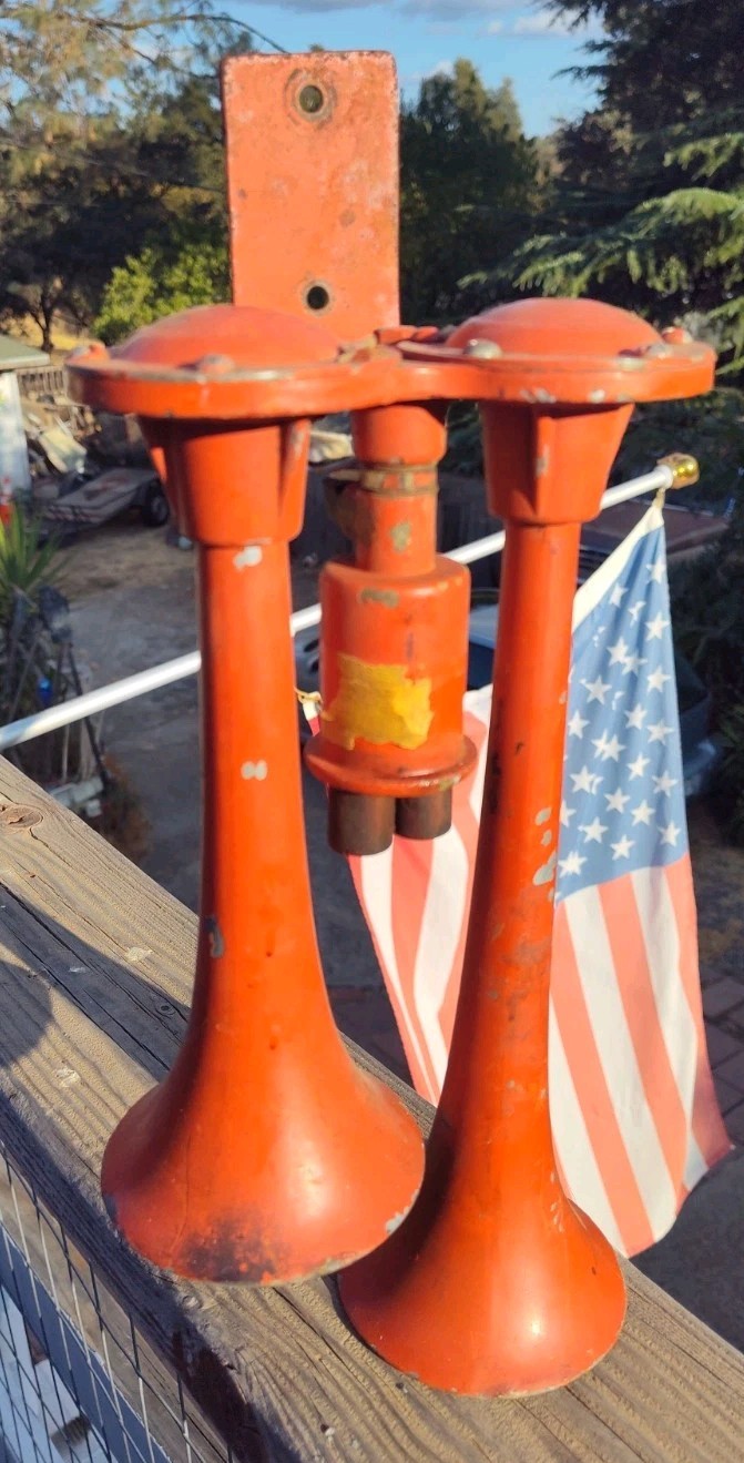 Vintage   MILITARY SPARTON DUAL 24 Volt AIR HORN MODEL AH5A
