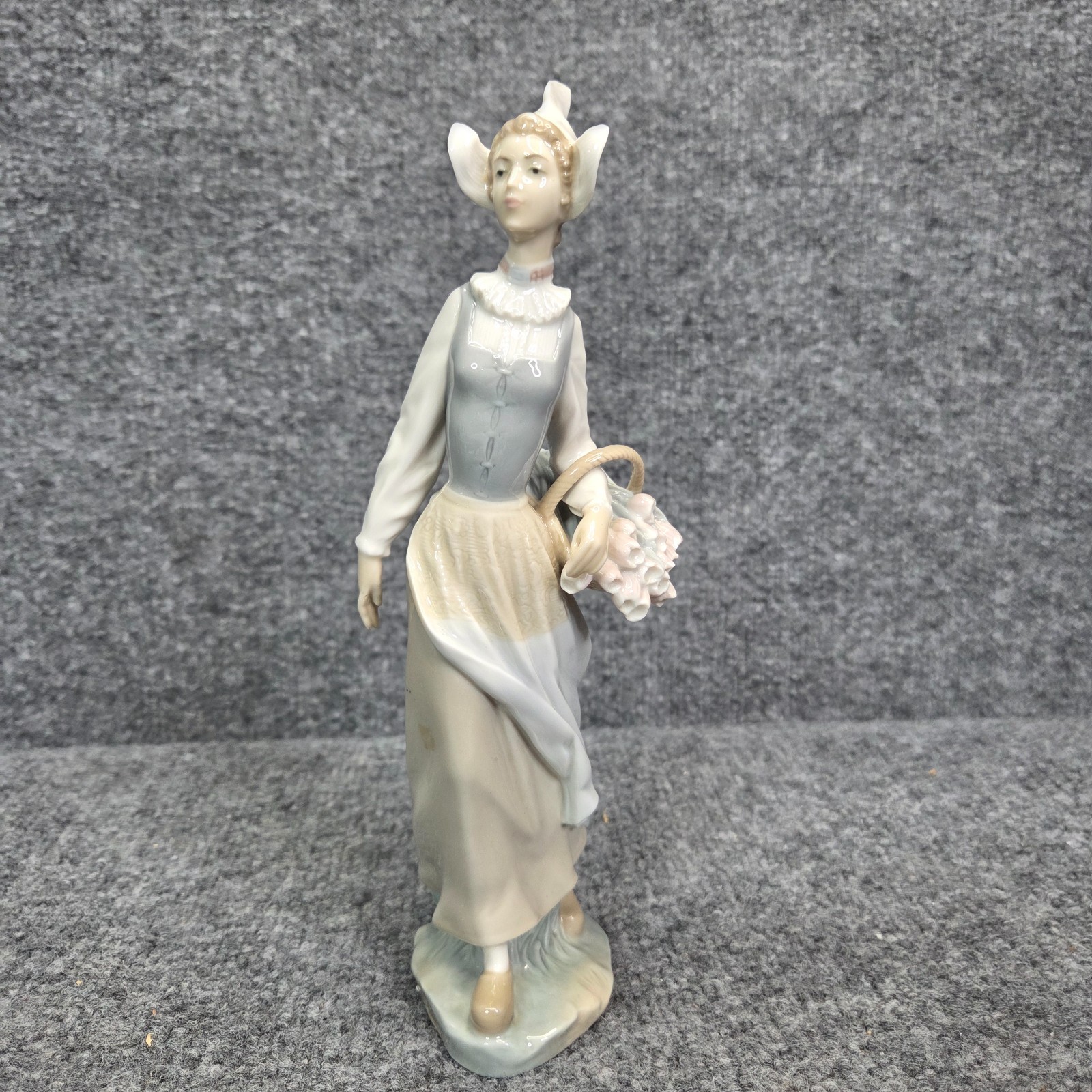 Lladro Genteel European Dutch Girl w/ Tulip Flower Basket Retired Figurine 9.75 Lladro Genteel European Dutch Girl w/ Tulip Flower Basket Retired Figurine 9.75