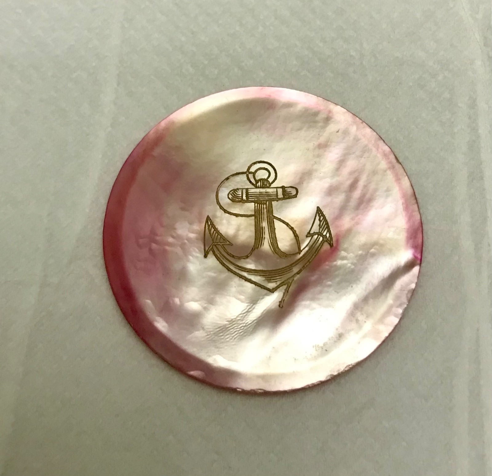 NICE MOTHER OF PEARL CASINO/POKER CHIP ROUND SIZE (40) MIL TORNASOLED LIGHTH RED NICE MOTHER OF PEARL CASINO/POKER CHIP ROUND SIZE (40) MIL TORNASOLED LIGHTH RED