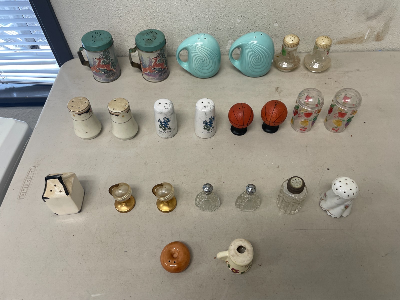 Lot of 14+ Pairs Vintage Salt & Pepper Shakers Collection Mixed Styles Lot of 14+ Pairs Vintage Salt & Pepper Shakers Collection Mixed Styles