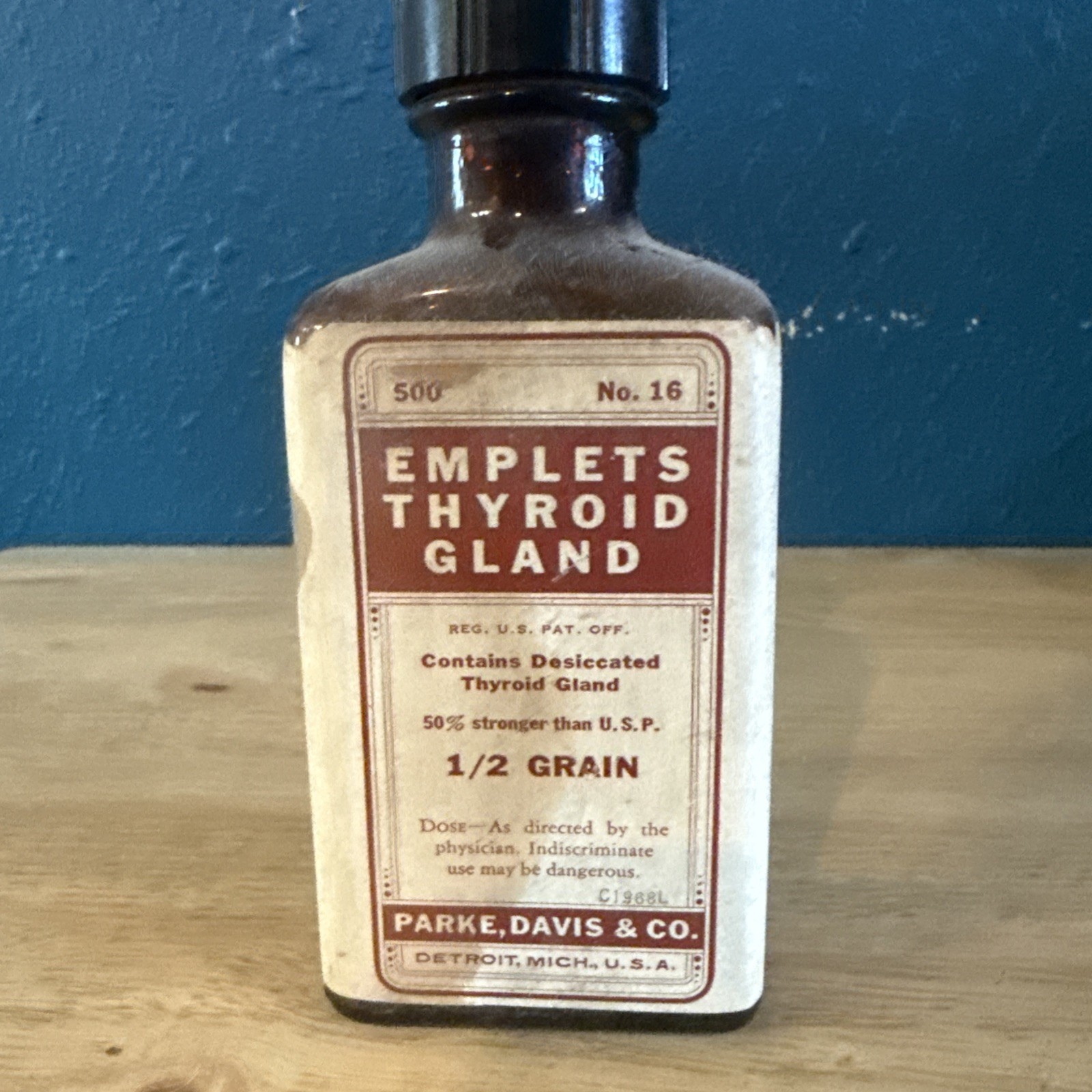 Antique Parke Davis & Co. Suprarenal Gland Desiccated Medicine Bottle Rare