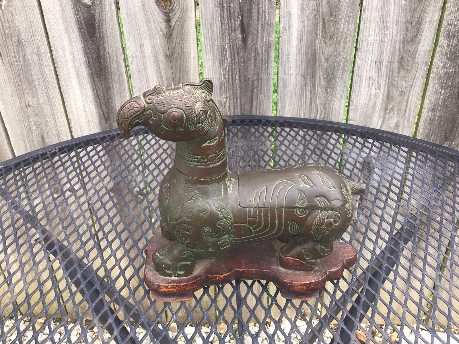 METAL FIGURAL LIGHTER GRIFFIN WITH STASH FOR PREROLLS