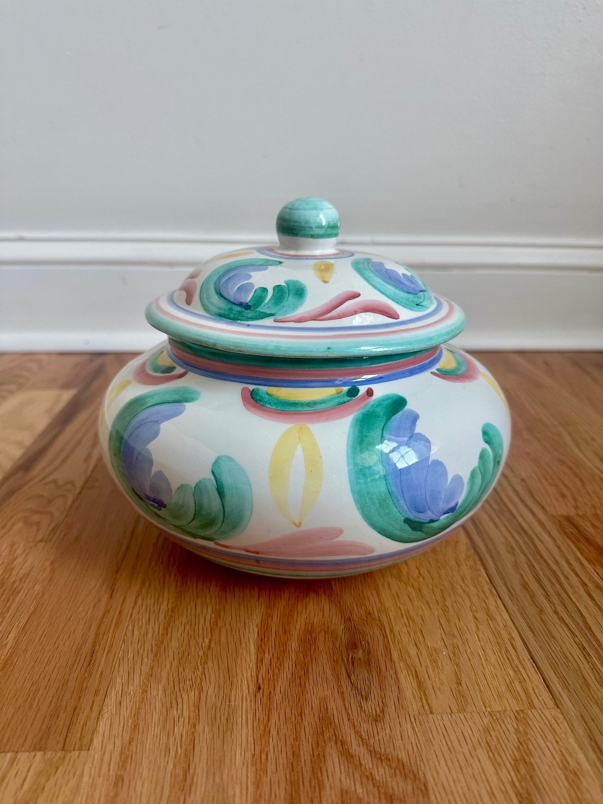 Vintage 1986 VIETRI Italy Hand Painted Ceramic Lidded Jar Pastel Art Pottery Vintage 1986 VIETRI Italy Hand Painted Ceramic Lidded Jar Pastel Art Pottery