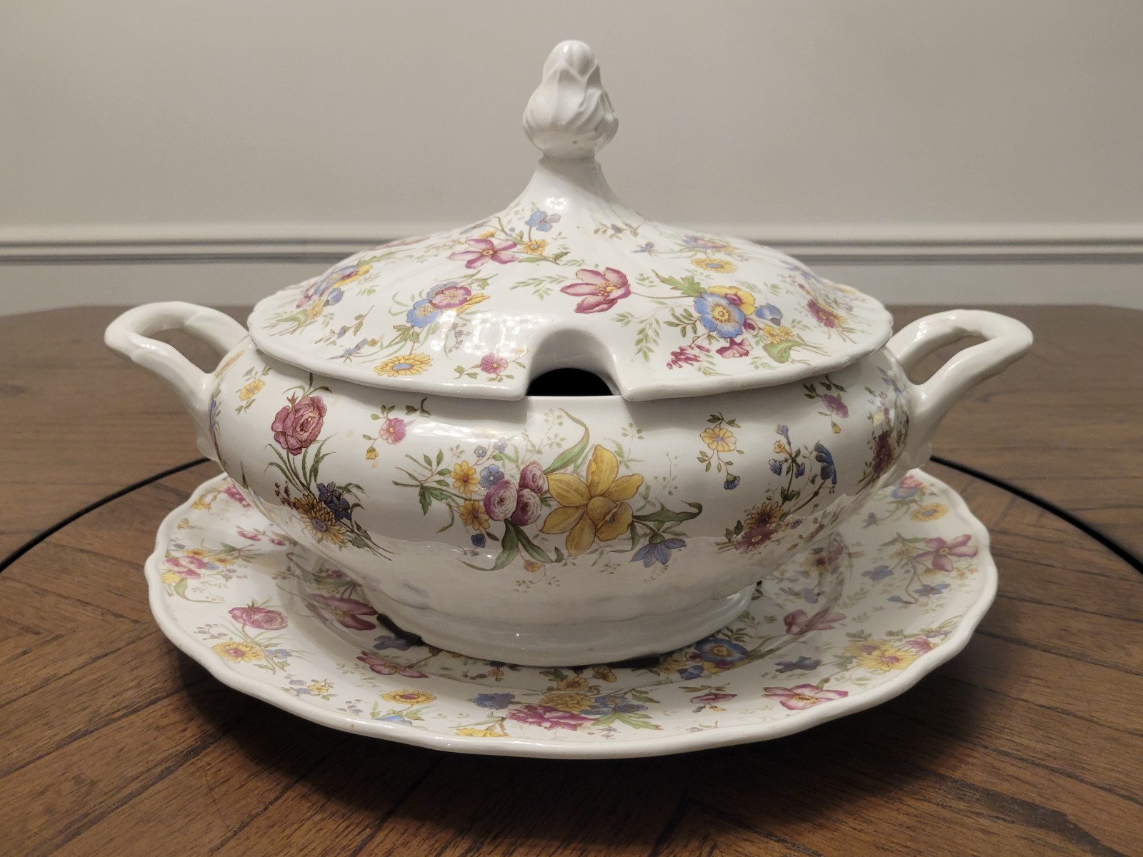 Vintage Diamondstone Laveno Soup Tureen and Under-plate Floral Design, Italy