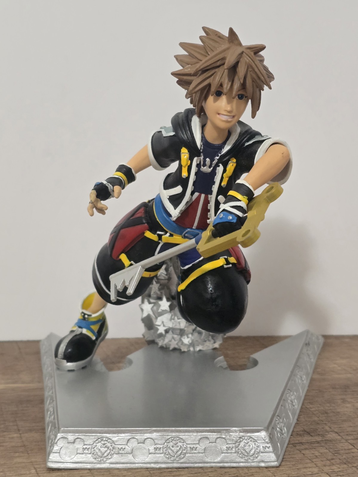 Diamond Select Toys Kingdom Hearts Gallery Sora 7-Inch PVC Statue w/Sword Statue