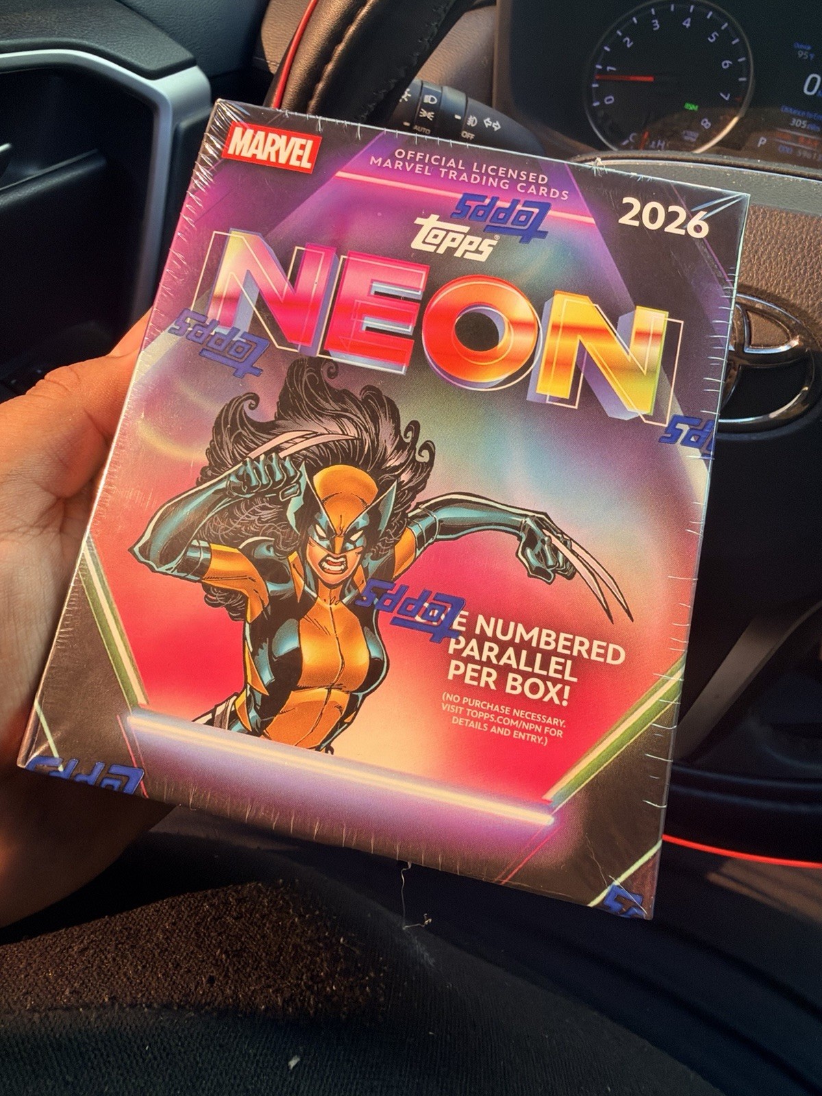 2026 TOPPS NEON MARVEL MEGA BOX (50 Cards) Brand New Sealed - In Hand