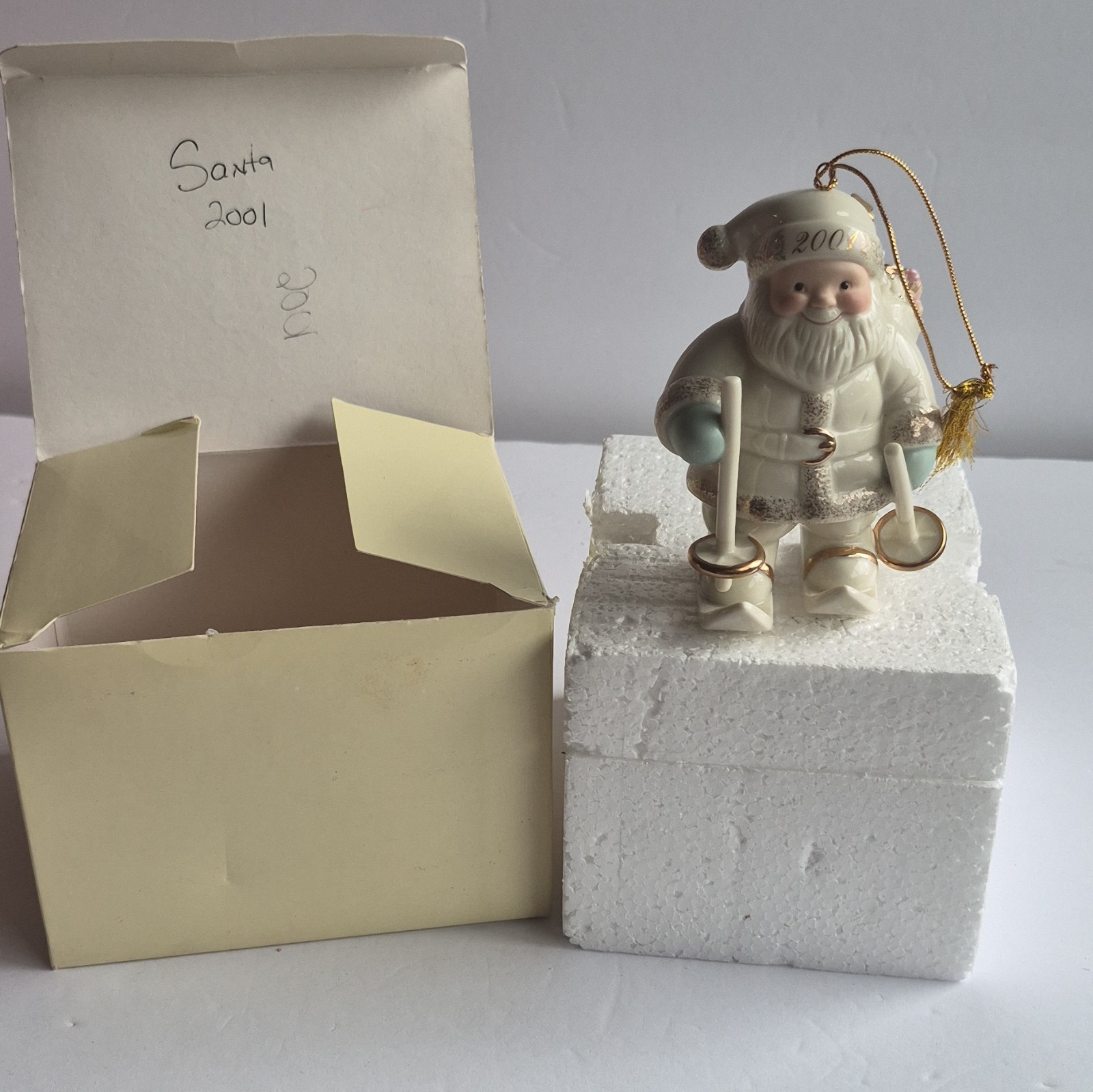 2001 LENOX Annual Santa Ornament \ 2001 LENOX Annual Santa Ornament \
