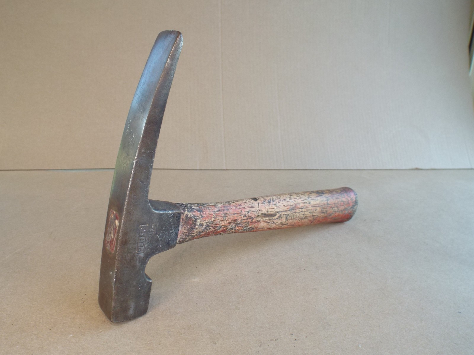 VTG Plumb 24 Oz. Permabond Wood Handle Brick Masonry Hammer USA 2580 (Read)