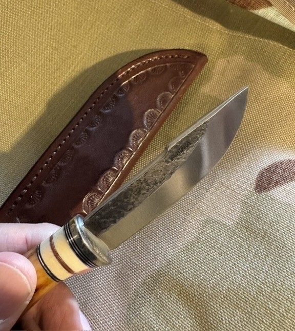 BEHRING MADE WOODCRAFT POCKET KNIFE W/RED STAG HANDLE-LEATHER TOOLED SHEATH-NEW.