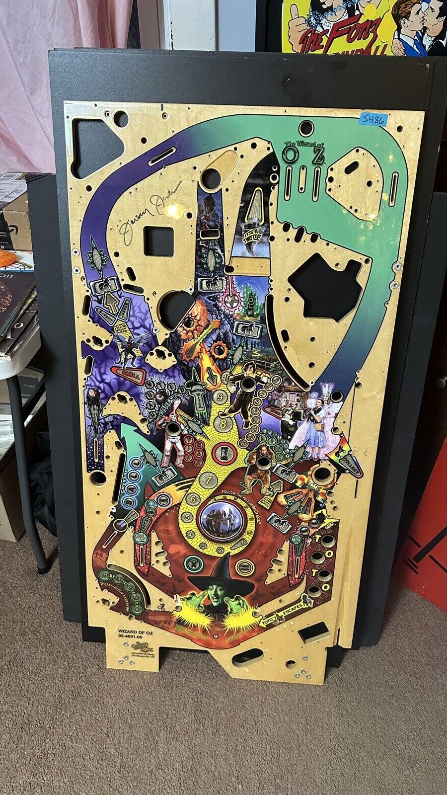 JJP Wizard Of Oz New pinball playfield signed by Jersey Jack
