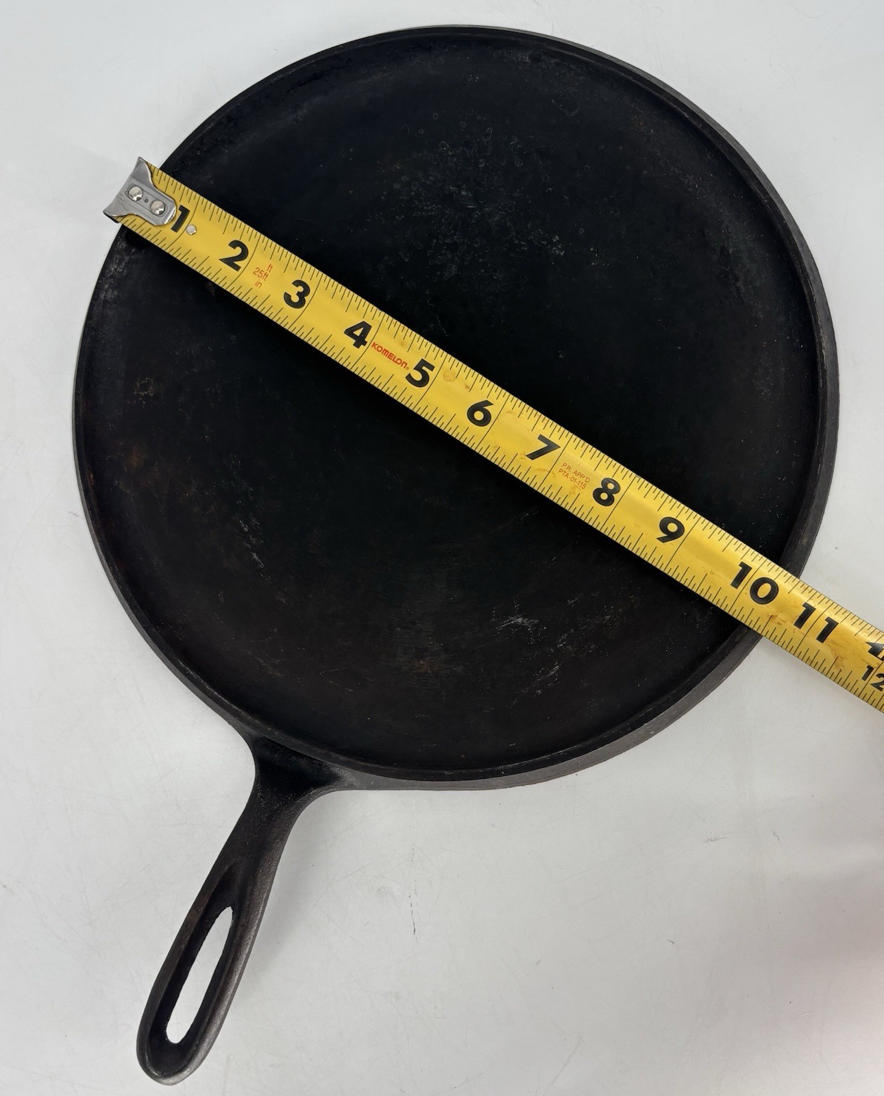 Vintage No. 9 Cast Iron Round Griddle 10.5” Unmarked Heat Ring Skillet Pan