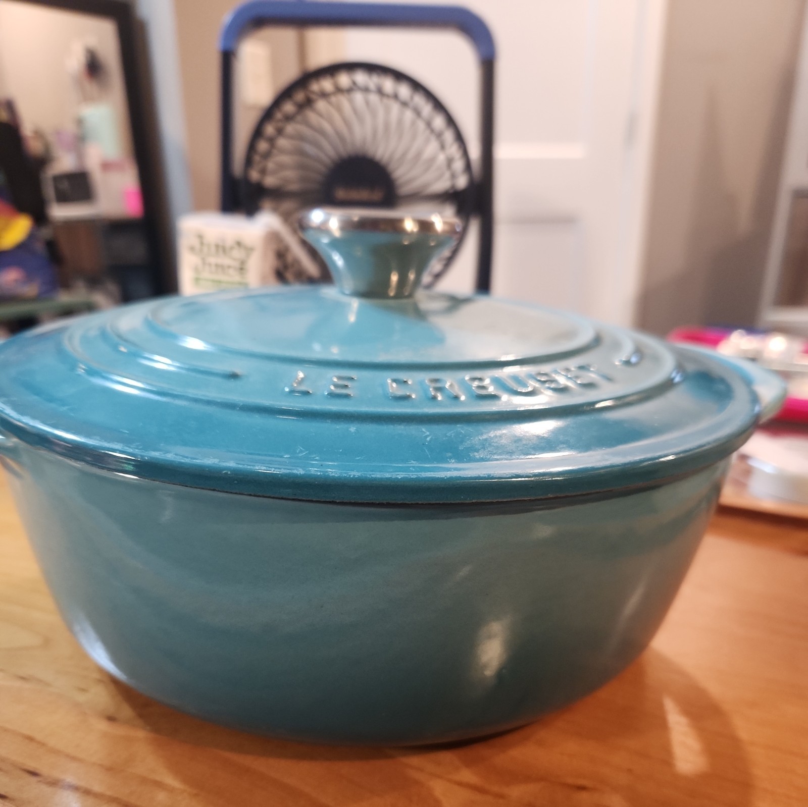 Le Creuset Caribbean Teal 2.75 qt Enameled Cast Iron Signature Sauteuse Oven Pan Le Creuset Caribbean Teal 2.75 qt Enameled Cast Iron Signature Sauteuse Oven Pan
