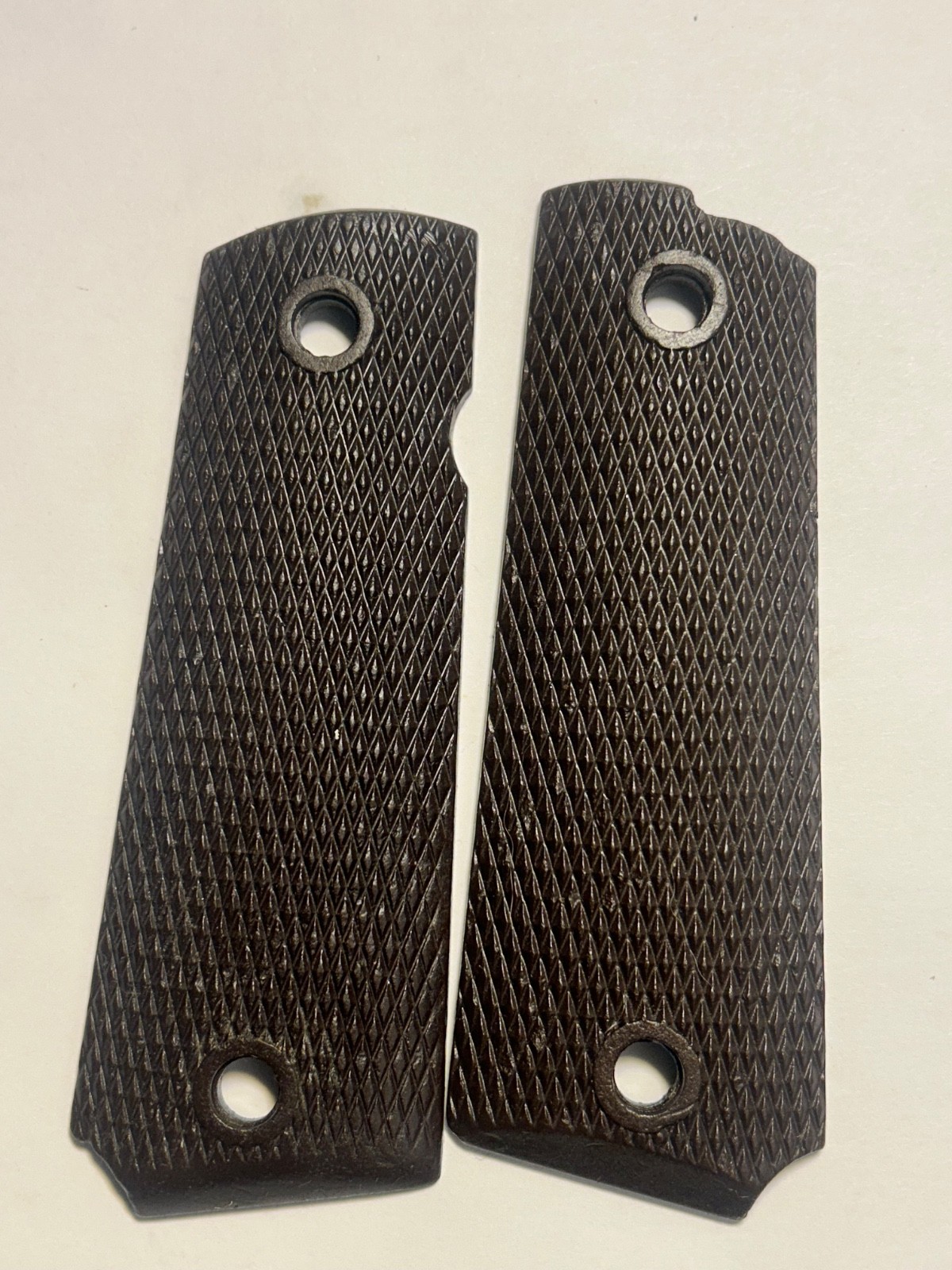 1911A1 WWII Colt Coltwood grips