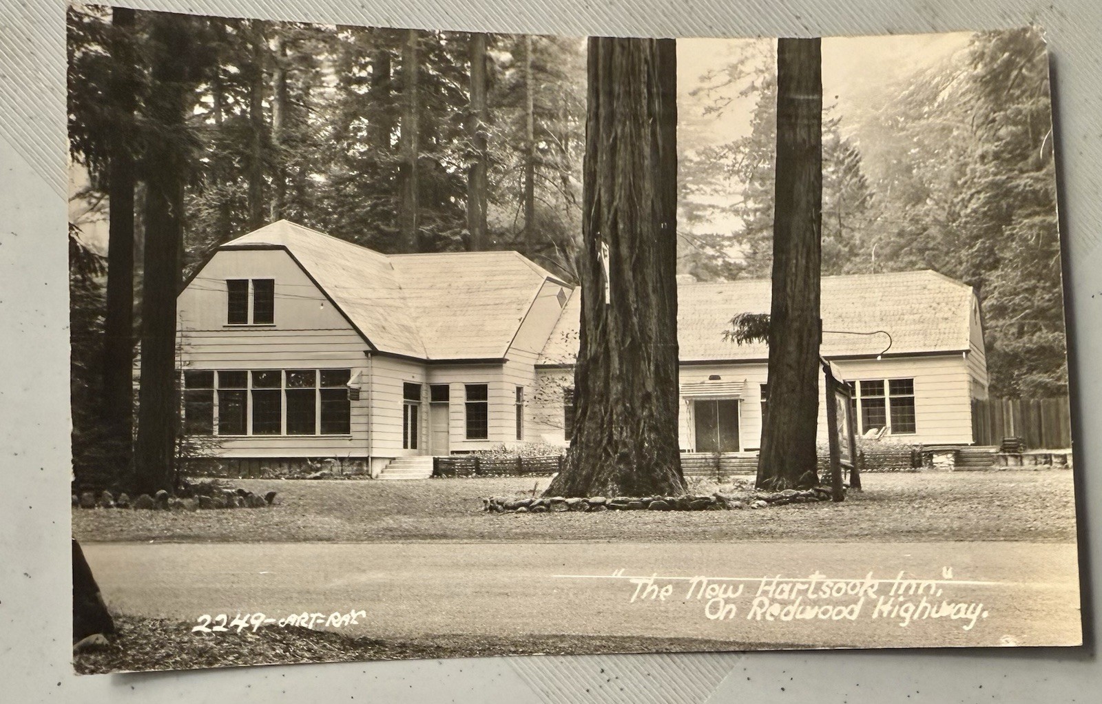 VINTAGE REAL PHOTO POSTCARD NEW HARTSOOK INN REDWOOD HIGHWAY STREET SCENE