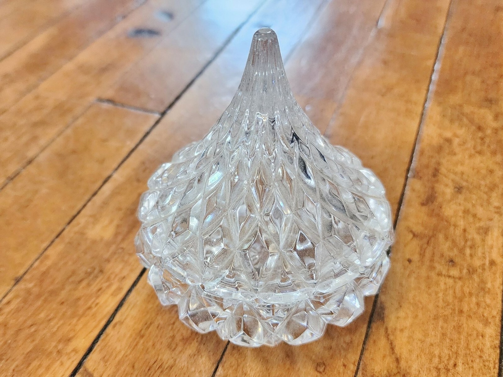Vintage Clear Glass Hersheys Kiss or Water Drop Style Trinket Box/Dish With Lid Vintage Clear Glass Hersheys Kiss or Water Drop Style Trinket Box/Dish With Lid