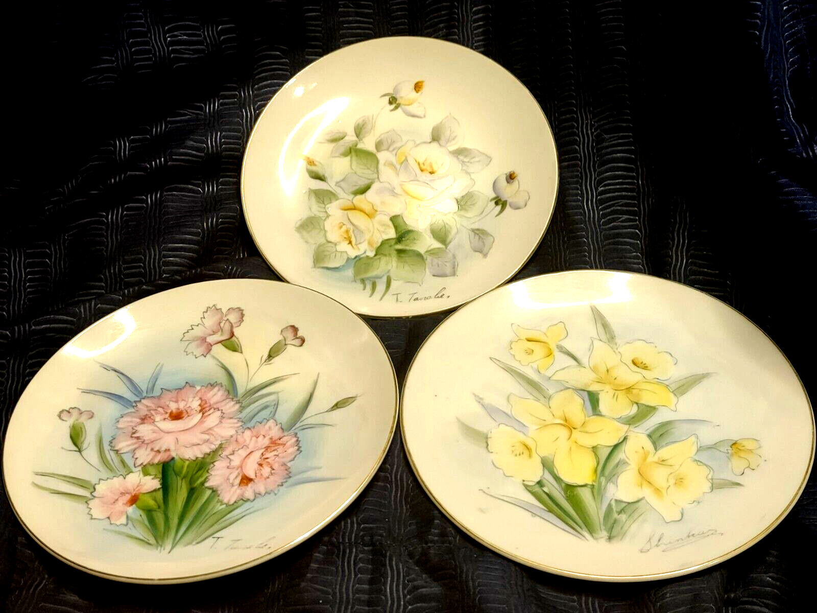3 Porcelain Plates 6\