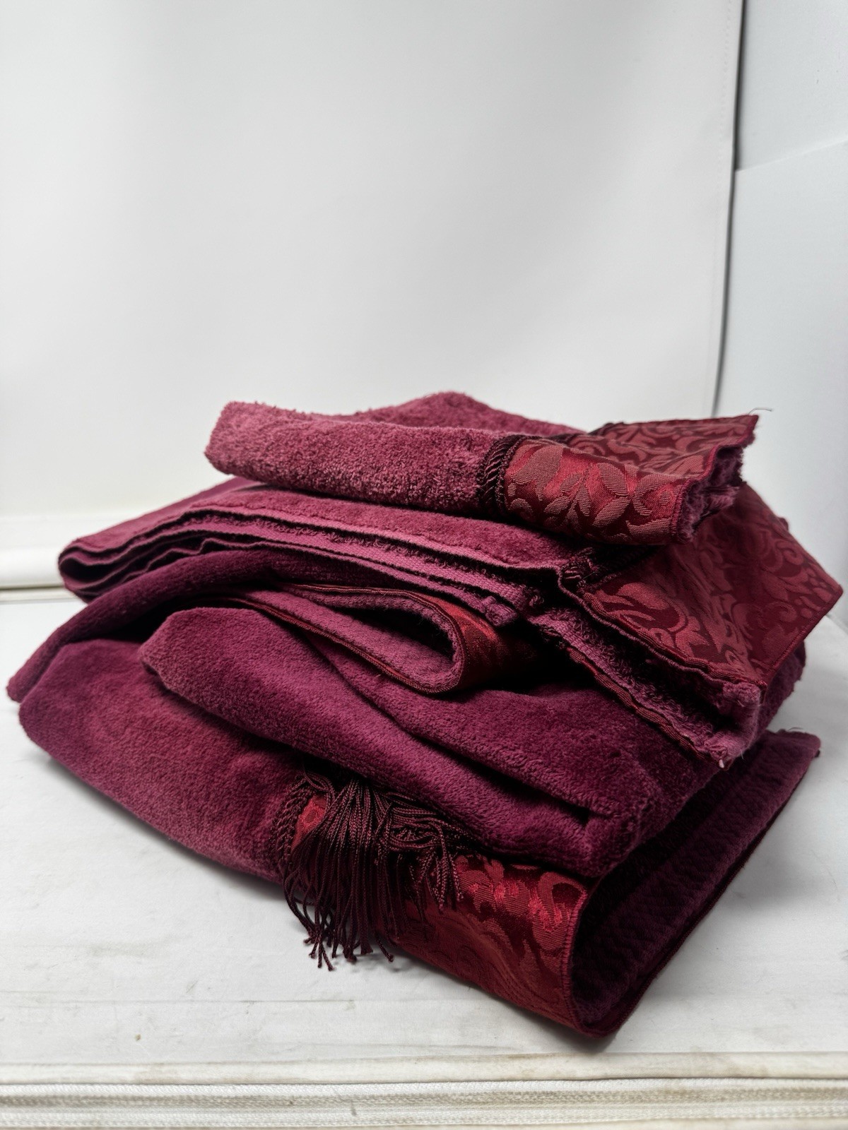 VTG Avanti Look Burgundy Maroon Damask Border Print Bathroom Towel Set USA VTG Avanti Look Burgundy Maroon Damask Border Print Bathroom Towel Set USA