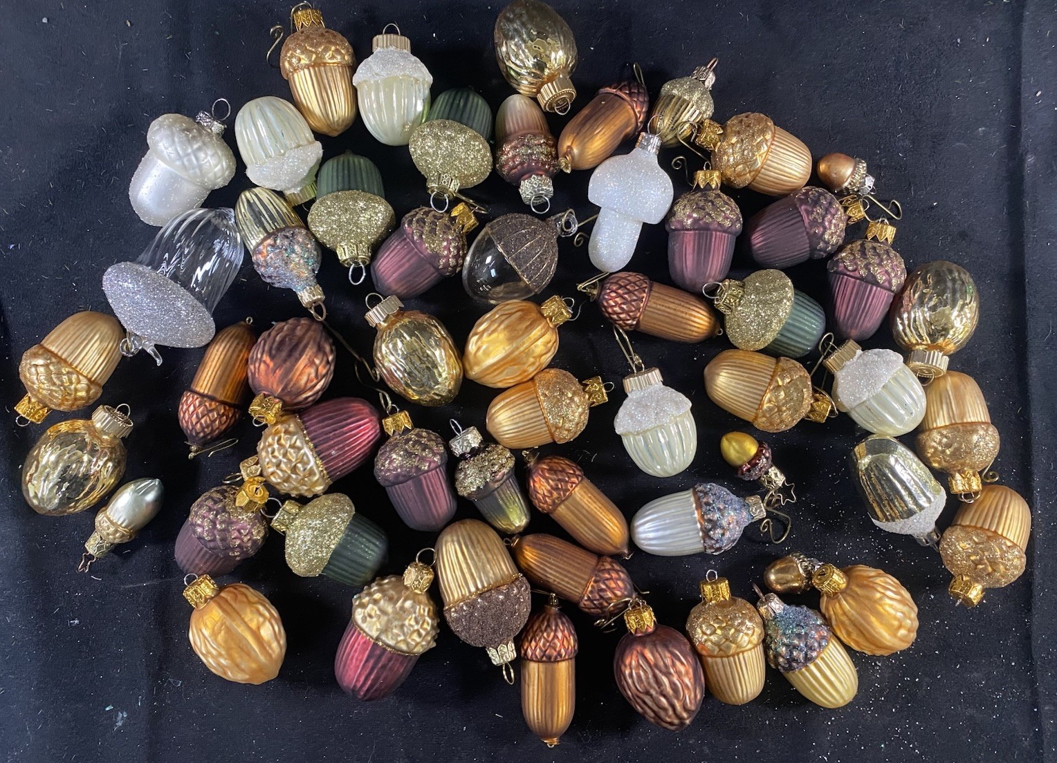 50 * Acorn And Nut Christmas Ornaments Gold & Copper Tones Glitter Various Sizes 50 * Acorn And Nut Christmas Ornaments Gold & Copper Tones Glitter Various Sizes