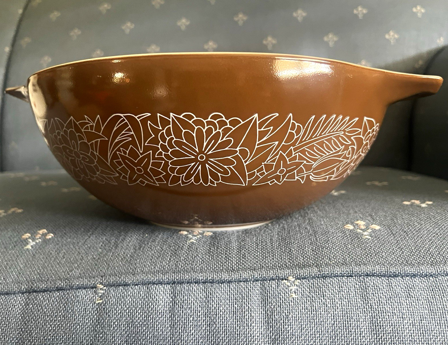 Pyrex 444 Woodland Brown Cinderella Mixing Bowl 4 Qt Spout Handle Nesting