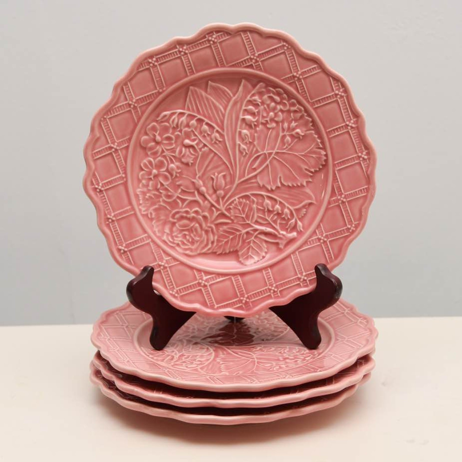 TIFFANY & CO. PORTUGAL PINK MAJOLICA DESSERT PLATES – SET OF 4